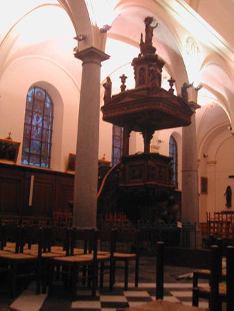 Restauration de la chaire de l'église à Denderwindeke